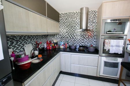 Casa de condomínio à venda com 240m², 5 quartos e 2 vagasCozinha