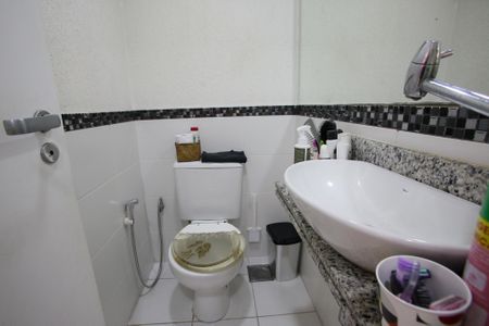 Casa de condomínio à venda com 240m², 5 quartos e 2 vagasLavabo