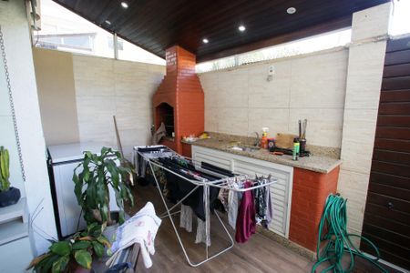Casa de condomínio à venda com 240m², 5 quartos e 2 vagasChurrasqueira