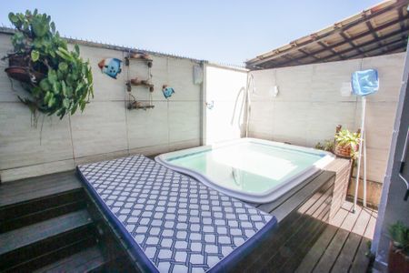 Casa de condomínio à venda com 240m², 5 quartos e 2 vagasPiscina