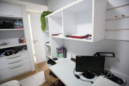 Casa de condomínio à venda com 240m², 5 quartos e 2 vagasQuarto Suíte 2