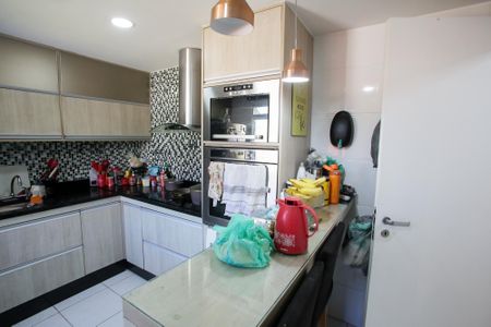 Casa de condomínio à venda com 240m², 5 quartos e 2 vagasCozinha