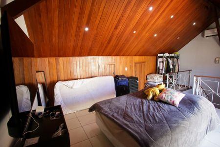 Casa de condomínio à venda com 240m², 5 quartos e 2 vagasQuarto Estúdio