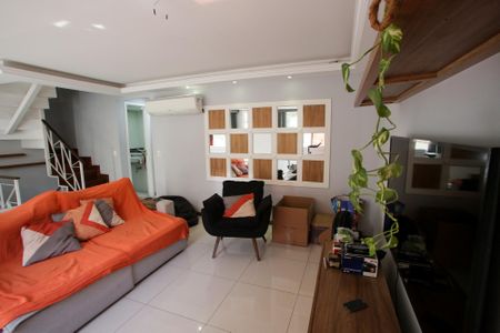 Sala de casa de condomínio para alugar com 5 quartos, 240m² em Freguesia (jacarepaguá), Rio de Janeiro