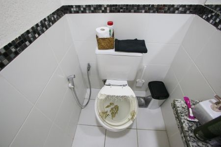 Casa de condomínio à venda com 240m², 5 quartos e 2 vagasLavabo
