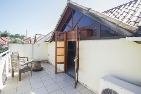 Casa de condomínio à venda com 240m², 5 quartos e 2 vagasVaranda do Quarto Estúdio