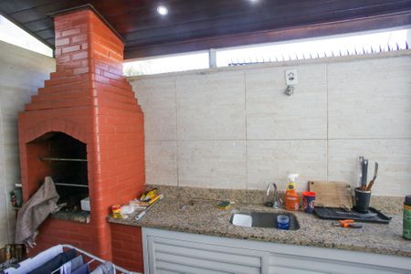 Casa de condomínio à venda com 240m², 5 quartos e 2 vagasChurrasqueira
