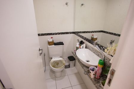 Casa de condomínio à venda com 240m², 5 quartos e 2 vagasLavabo