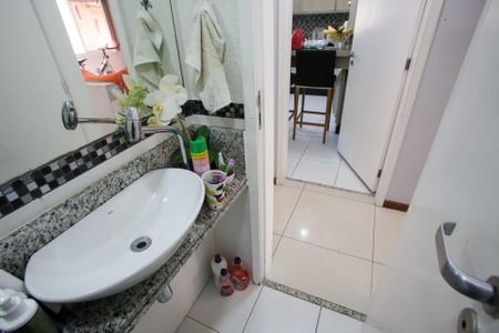 Casa de condomínio à venda com 240m², 5 quartos e 2 vagasLavabo