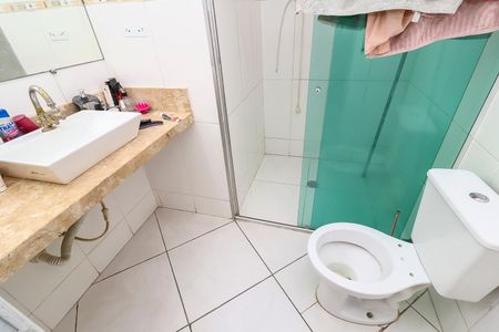 Casa à venda com 100m², 3 quartos e 5 vagas Casa à venda com 100m², 3 quartos e 5 vagasBanheiro da Suíte