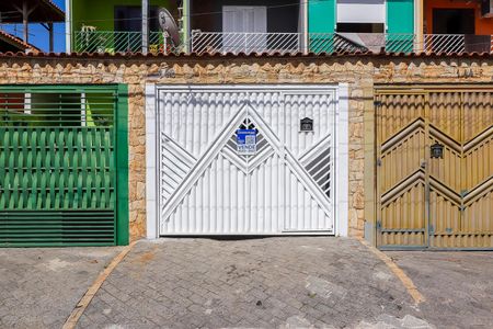 Casa à venda com 100m², 3 quartos e 5 vagas Casa à venda com 100m², 3 quartos e 5 vagasFachada