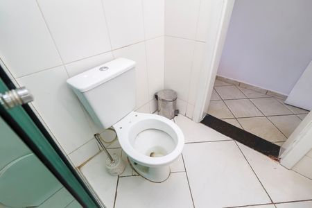 Casa à venda com 100m², 3 quartos e 5 vagas Casa à venda com 100m², 3 quartos e 5 vagasBanheiro da Suíte