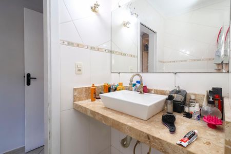 Casa à venda com 100m², 3 quartos e 5 vagas Casa à venda com 100m², 3 quartos e 5 vagasBanheiro da Suíte