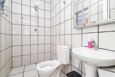 Casa à venda com 100m², 3 quartos e 5 vagas Casa à venda com 100m², 3 quartos e 5 vagasBanheiro Social