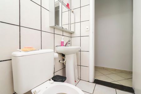 Casa à venda com 100m², 3 quartos e 5 vagas Casa à venda com 100m², 3 quartos e 5 vagasBanheiro Social