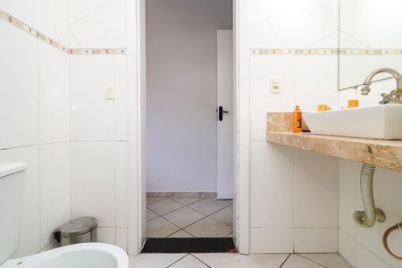 Casa à venda com 100m², 3 quartos e 5 vagas Casa à venda com 100m², 3 quartos e 5 vagasBanheiro da Suíte