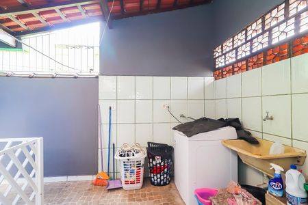 Casa à venda com 100m², 3 quartos e 5 vagas Casa à venda com 100m², 3 quartos e 5 vagasÁrea de Serviço