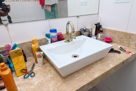 Casa à venda com 100m², 3 quartos e 5 vagas Casa à venda com 100m², 3 quartos e 5 vagasBanheiro da Suíte