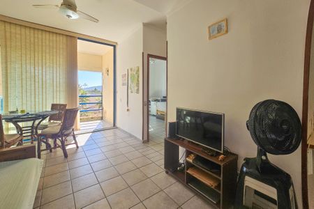 Sala de apartamento para alugar com 2 quartos, 68m² em Jardim Las Palmas, Guarujá