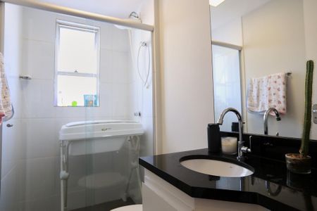 Apartamento à venda com 55m², 2 quartos e 1 vaga Apartamento à venda com 55m², 2 quartos e 1 vagaBanheiro