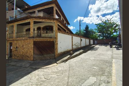 Casa à venda com 147m², 3 quartos e 2 vagas Casa à venda com 147m², 3 quartos e 2 vagasFachada
