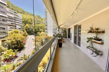 Apartamento à venda com 170m², 3 quartos e 3 vagasVARANDA