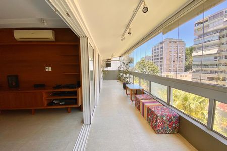 Apartamento à venda com 170m², 3 quartos e 3 vagasVARANDA
