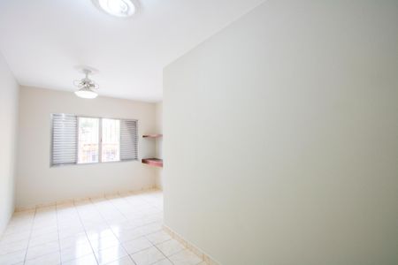 Casa para alugar com 198m², 2 quartos e 2 vagas Casa para alugar com 198m², 2 quartos e 2 vagasQuarto 2