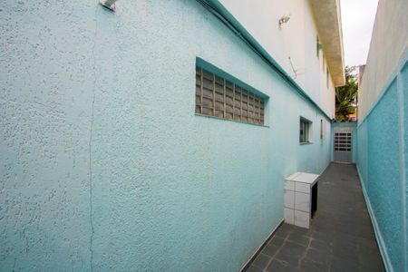 Casa para alugar com 198m², 2 quartos e 2 vagas Casa para alugar com 198m², 2 quartos e 2 vagasCorredor externo
