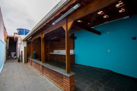 Casa para alugar com 198m², 2 quartos e 2 vagas Casa para alugar com 198m², 2 quartos e 2 vagasCorredor externo