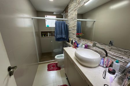 Casa de condomínio à venda com 101m², 2 quartos e 2 vagas Casa de condomínio à venda com 101m², 2 quartos e 2 vagasBanheiro social