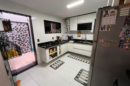 Cozinha de casa de condomínio à venda com 2 quartos, 101m² em Tauá, Rio de Janeiro