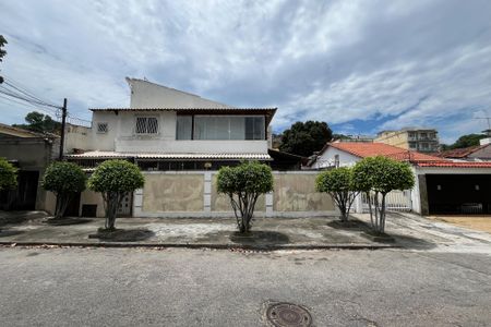 Casa de condomínio à venda com 101m², 2 quartos e 2 vagas Casa de condomínio à venda com 101m², 2 quartos e 2 vagasFachada