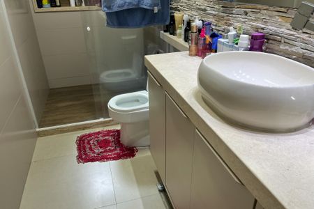 Casa de condomínio à venda com 101m², 2 quartos e 2 vagas Casa de condomínio à venda com 101m², 2 quartos e 2 vagasBanheiro social