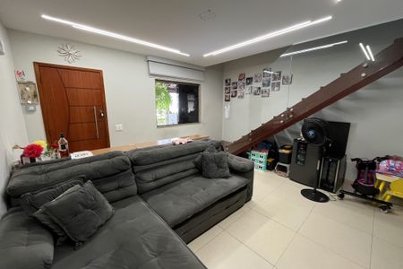 Sala de casa de condomínio à venda com 2 quartos, 101m² em Tauá, Rio de Janeiro