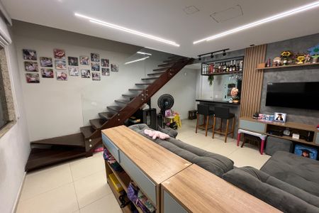 Sala de casa de condomínio à venda com 2 quartos, 101m² em Tauá, Rio de Janeiro