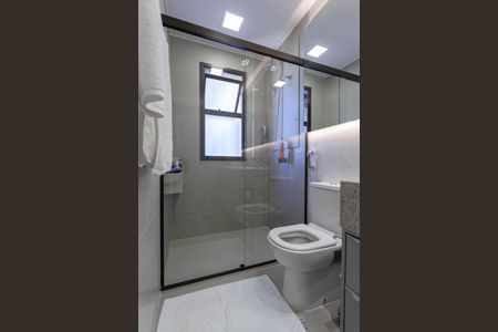 Apartamento à venda com 143m², 4 quartos e 3 vagas Apartamento à venda com 143m², 4 quartos e 3 vagasBanheiro da suíte 1