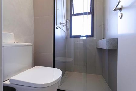 Apartamento à venda com 143m², 4 quartos e 3 vagas Apartamento à venda com 143m², 4 quartos e 3 vagasBanheiro das suítes 1 e 2