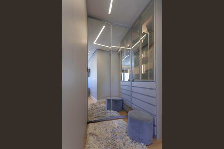 Apartamento à venda com 143m², 4 quartos e 3 vagas Apartamento à venda com 143m², 4 quartos e 3 vagasCloset da suíte 2