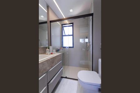 Apartamento à venda com 143m², 4 quartos e 3 vagas Apartamento à venda com 143m², 4 quartos e 3 vagasBanheiro da suíte 2