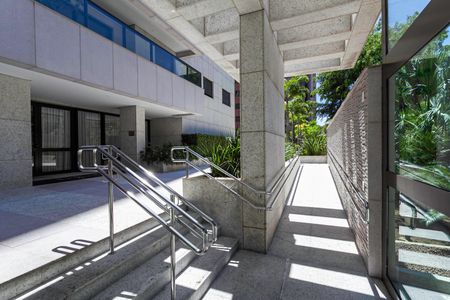 Apartamento à venda com 143m², 4 quartos e 3 vagas Apartamento à venda com 143m², 4 quartos e 3 vagasEntrada