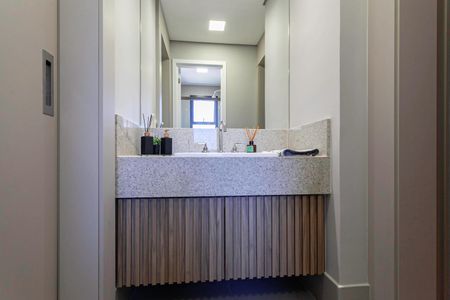 Apartamento à venda com 143m², 4 quartos e 3 vagas Apartamento à venda com 143m², 4 quartos e 3 vagasBanheiro das suítes 1 e 2