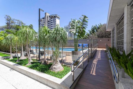 Apartamento à venda com 143m², 4 quartos e 3 vagas Apartamento à venda com 143m², 4 quartos e 3 vagasÁrea comum - Piscina