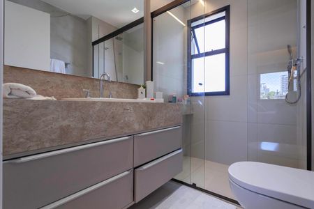 Apartamento à venda com 143m², 4 quartos e 3 vagas Apartamento à venda com 143m², 4 quartos e 3 vagasBanheiro da suíte 2