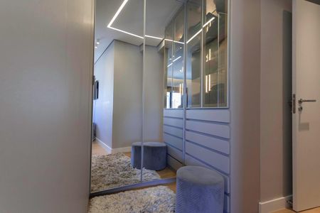 Apartamento à venda com 143m², 4 quartos e 3 vagas Apartamento à venda com 143m², 4 quartos e 3 vagasCloset da suíte 2