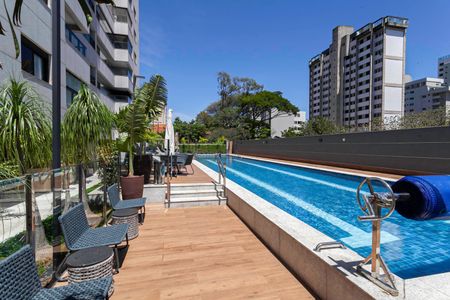 Apartamento à venda com 143m², 4 quartos e 3 vagas Apartamento à venda com 143m², 4 quartos e 3 vagasÁrea comum - Piscina