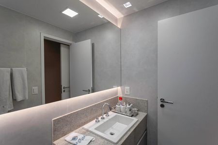 Apartamento à venda com 143m², 4 quartos e 3 vagas Apartamento à venda com 143m², 4 quartos e 3 vagasBanheiro da suíte 1