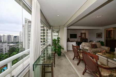 Apartamento para alugar com 182m², 3 quartos e 3 vagasVaranda