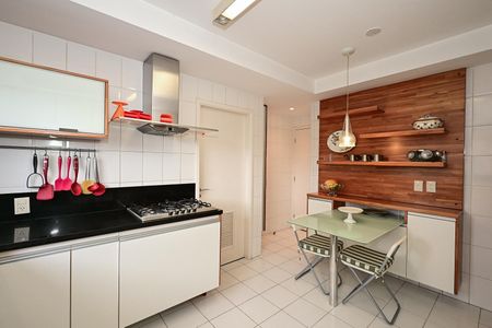 Apartamento para alugar com 182m², 3 quartos e 3 vagasCozinha