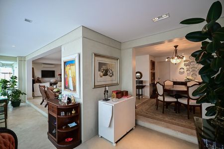 Apartamento para alugar com 182m², 3 quartos e 3 vagasVaranda